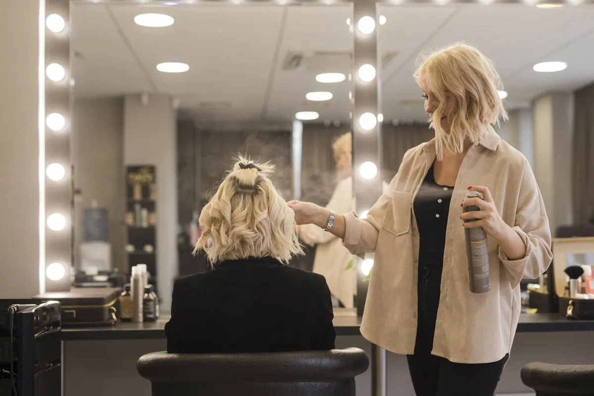 Consejos para crear looks impactantes en tu salón de belleza este 2024