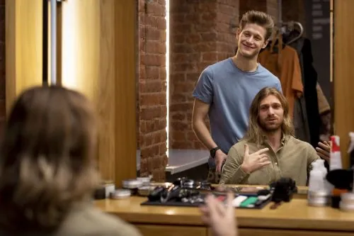 hairdresser-grooming-their-client (1)